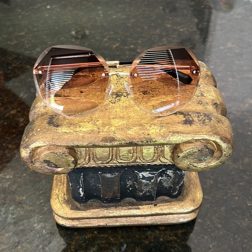Women's polygon sunglasses **Free with purchase of $30 or more**